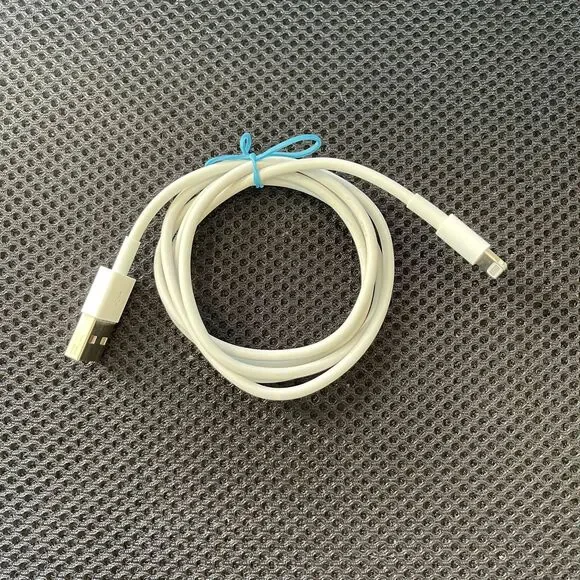 White USB-A to Lightning 41 inch Wire Data Sync Charging Cable - Picture 4 of 4